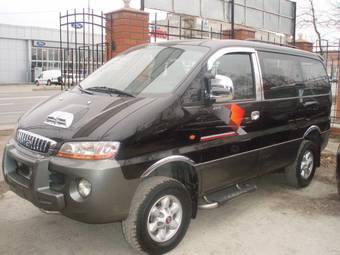 2004 Hyundai Starex Pictures