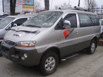 2004 Hyundai Starex Photos