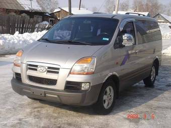 2004 Hyundai Starex Images