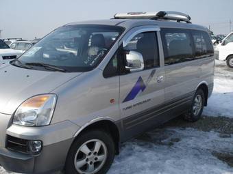 2004 Hyundai Starex Photos