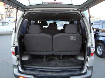 2004 Hyundai Starex Images