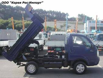 2004 Hyundai Starex Photos