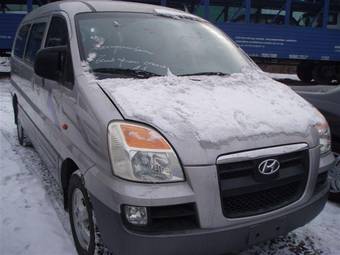 2004 Hyundai Starex Images