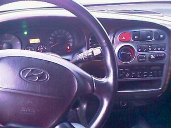2004 Hyundai Starex Images