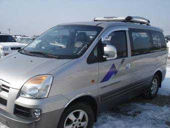 2004 Hyundai Starex Photos