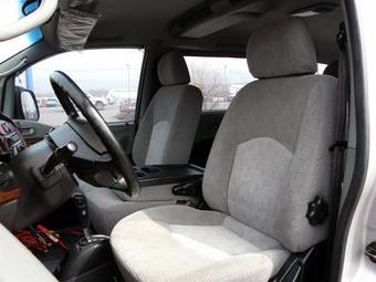 2004 Hyundai Starex Photos