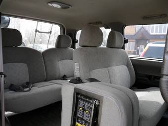 2004 Hyundai Starex Images