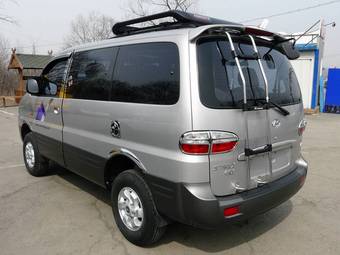 2004 Hyundai Starex Images