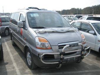 2004 Hyundai Starex Photos