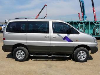 2004 Hyundai Starex Images