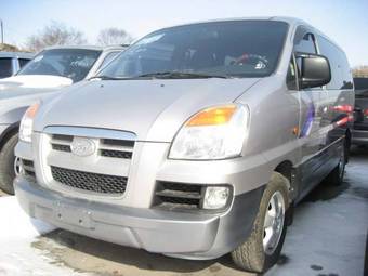 2004 Hyundai Starex Photos