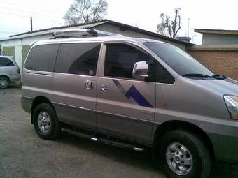 2004 Hyundai Starex Photos