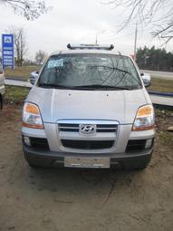 2004 Hyundai Starex Images