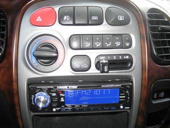 2004 Hyundai Starex Images