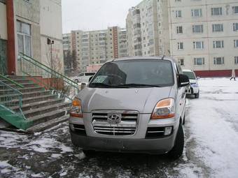 2004 Hyundai Starex Photos