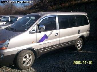 2004 Hyundai Starex Photos