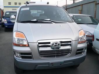 2004 Hyundai Starex Photos