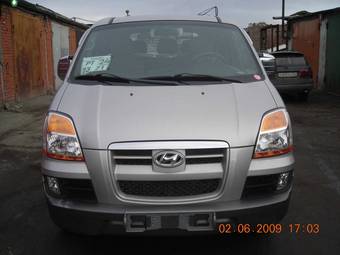 2004 Hyundai Starex Photos