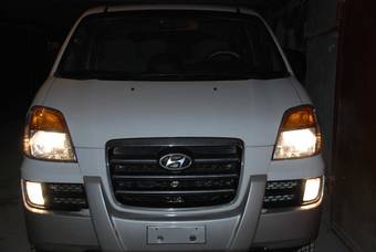 2004 Hyundai Starex Photos