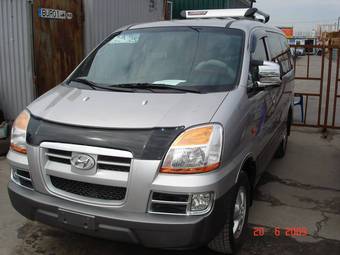 2004 Hyundai Starex Photos