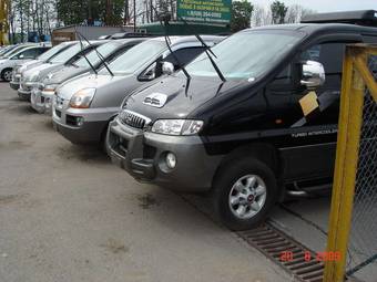2004 Hyundai Starex Photos