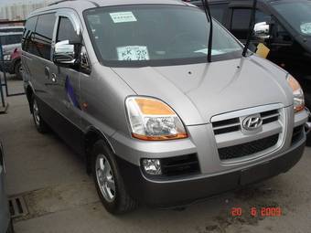 2004 Hyundai Starex Photos