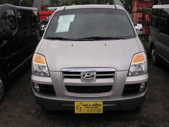 2004 Hyundai Starex Photos