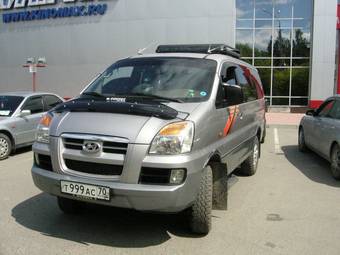 2004 Hyundai Starex Photos