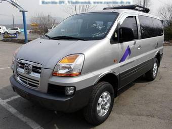 2004 Hyundai Starex Photos