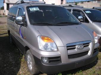 2004 Hyundai Starex Photos