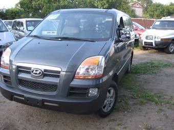 2004 Hyundai Starex Photos