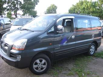 2004 Hyundai Starex Photos