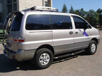 2004 Hyundai Starex Photos