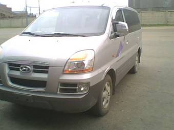 2004 Hyundai Starex Photos