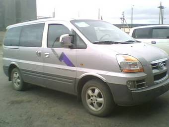 2004 Hyundai Starex Photos