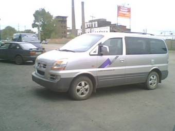 2004 Hyundai Starex Photos