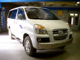 2004 Hyundai Starex Photos