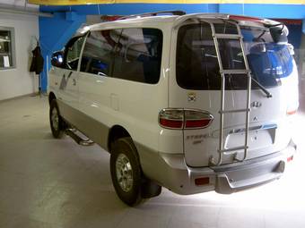 2004 Hyundai Starex Pictures