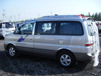 2004 Hyundai Starex Photos