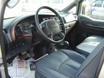 2004 Hyundai Starex Images