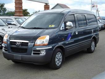 2004 Hyundai Starex Photos