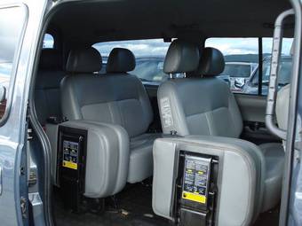 2004 Hyundai Starex Photos