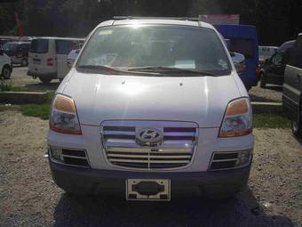 2004 Hyundai Starex Photos