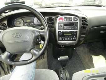 2005 Hyundai Starex Photos