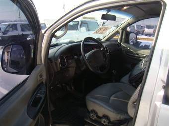 2005 Hyundai Starex Photos