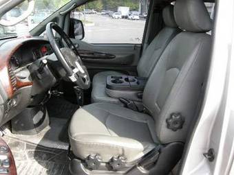 2005 Hyundai Starex Photos