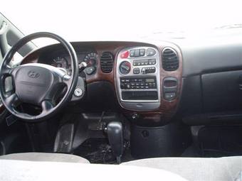2005 Hyundai Starex Photos