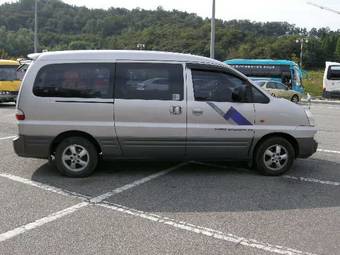 2005 Hyundai Starex Photos