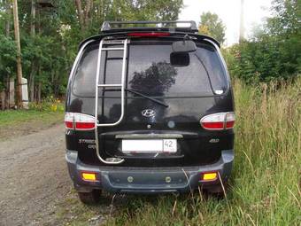 2005 Hyundai Starex Photos