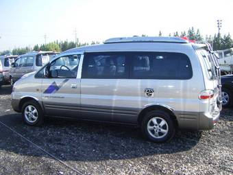 2005 Hyundai Starex Photos